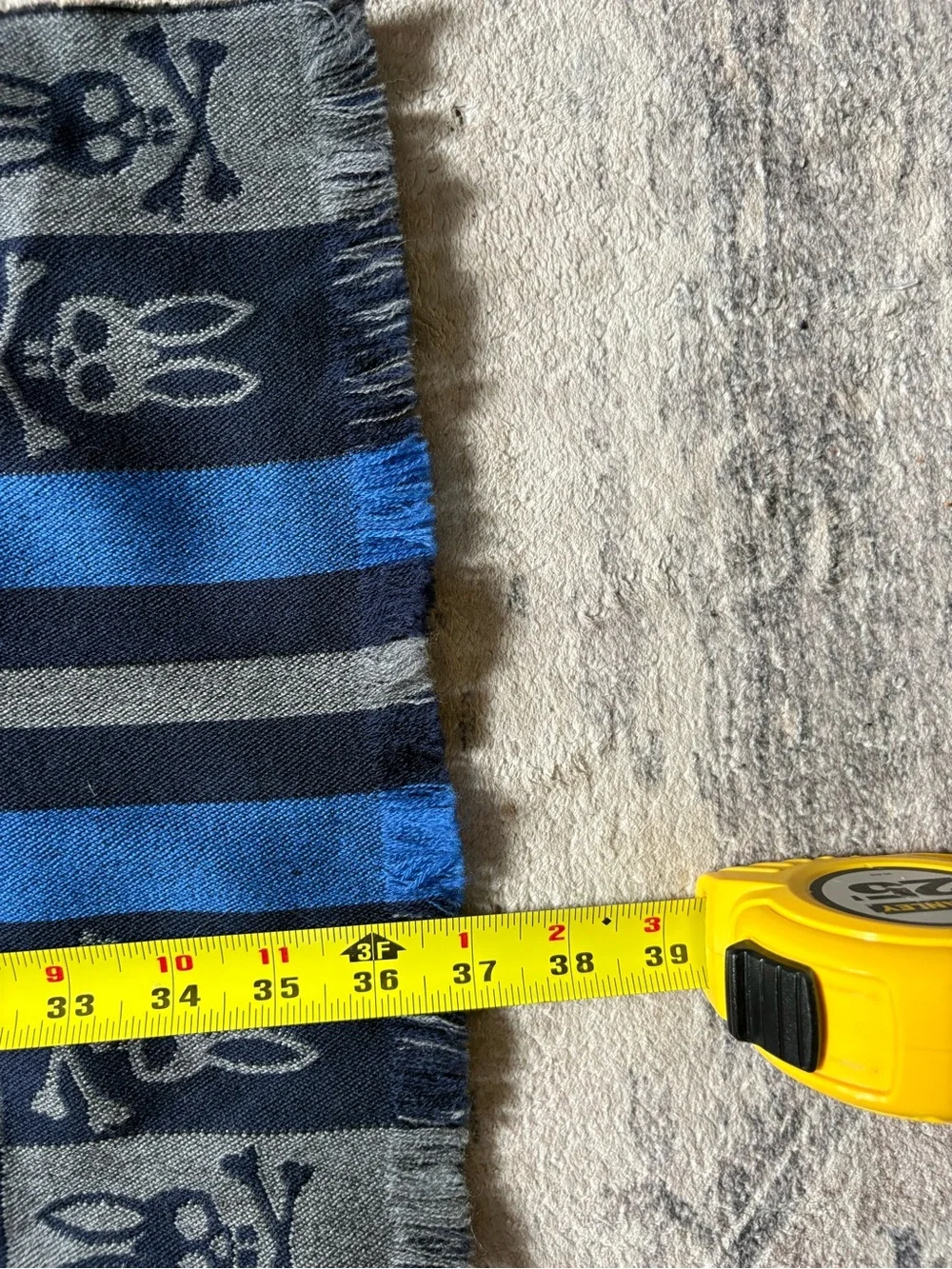 Pyscho Bunny scarf Robert godley New York 100% wool navy blue winter fall